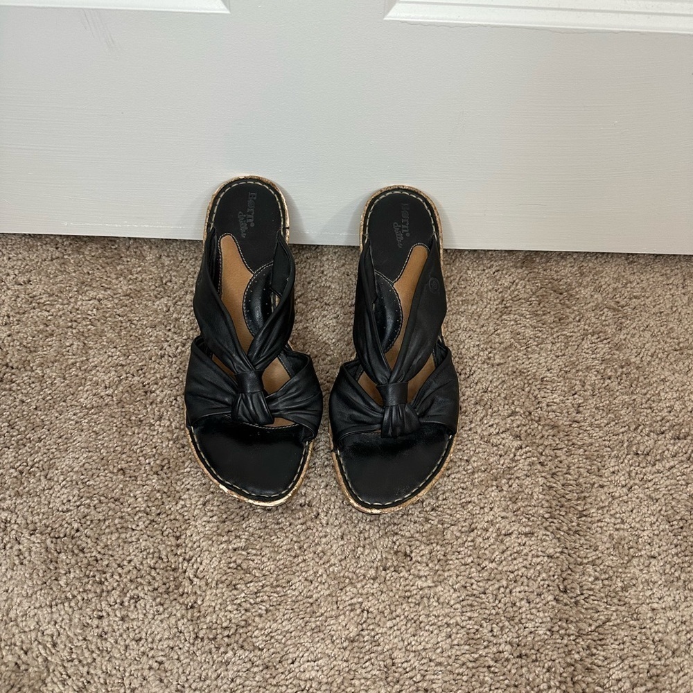 Born Drilles Monte Carlo Black Leather Wedges Sandals Sz 9